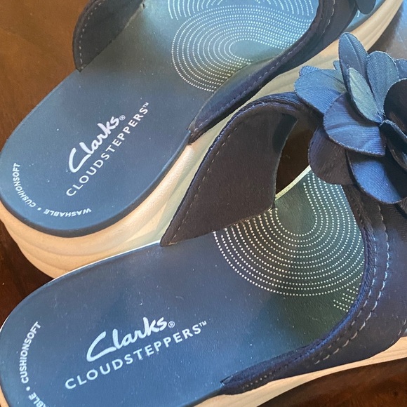 Clarks Cloudsteppers Dark Blue Floral Sandals - Picture 5 of 6